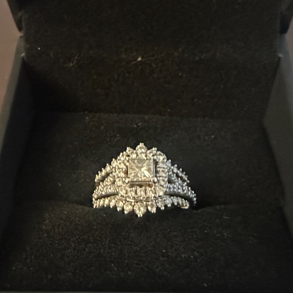 Elegant Silver Women’s Diamond Rings - Picture 11 of 11
